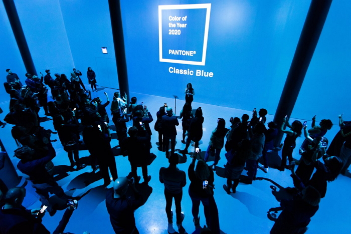 從Pantone 2020年度代表色「經典藍 Classic Blue」挖掘春夏時裝周裡的藍色身影