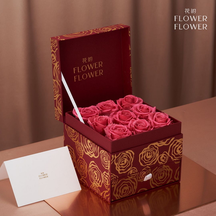 「FlowerFlower花的」X Margaret Dabbs London 邀請鳳小岳與母親共同拍攝母親節企劃，傳達Love is MOM，最簡單也是最純粹的愛。