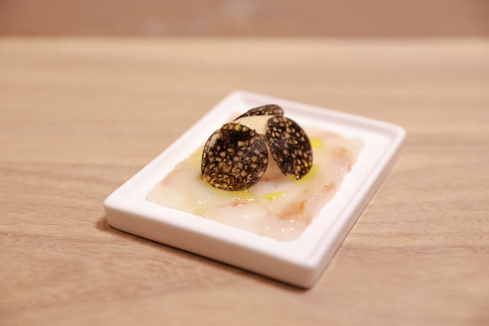 日本料理的法式綺思，創意壽司之神駕到 ──Sushiyoshi 壽司芳於東區展店一位難求