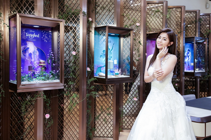 任容萱披上婚紗浪漫現身，ALUXE 亞立詩推出世上最夢幻婚戒「Disney聯名公主婚嫁系列」